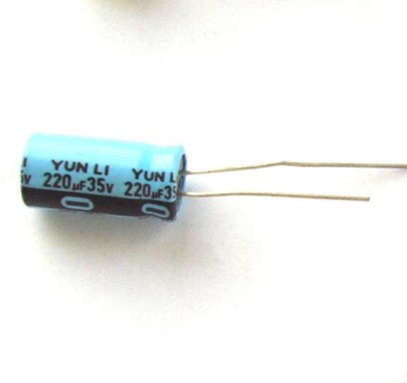 CHR220025 : Condensateur chimique radial 2200µF 25V