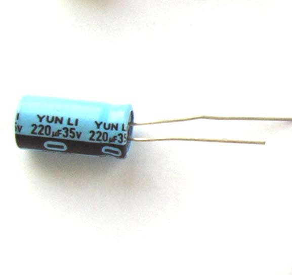 CHR2.263 : Condensateur chimique radial 2.2F 63V