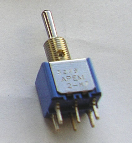 I5246 : Interrupteur à levier 2RT à picots